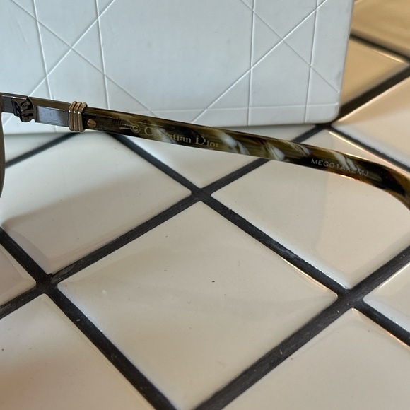 Dior Aviator Sunglasses - Picture 4 of 5